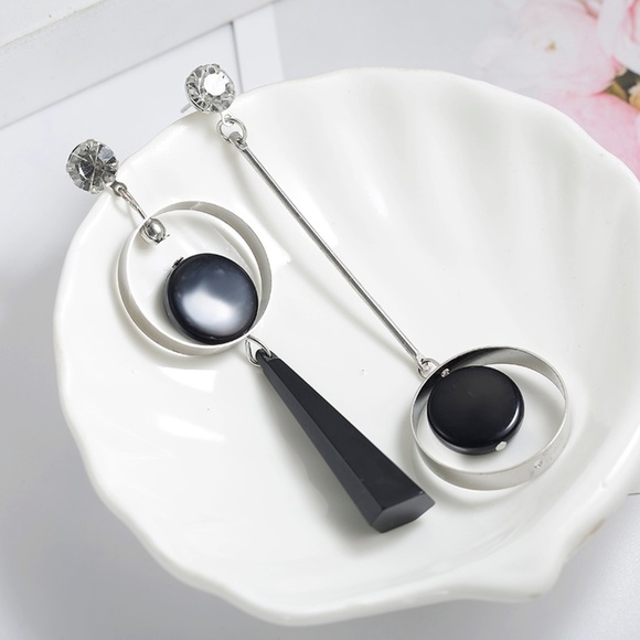 New Ivonne Destination Silver Fashion Earrings - Picture 3 of 3